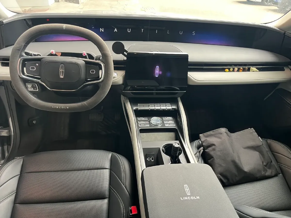 2023 Lincoln Nautilus 2.0T 261HP L4 8AT,autocango,china used car exporter,china ev exporter,chinese used car exporter,chinese used ev exporter