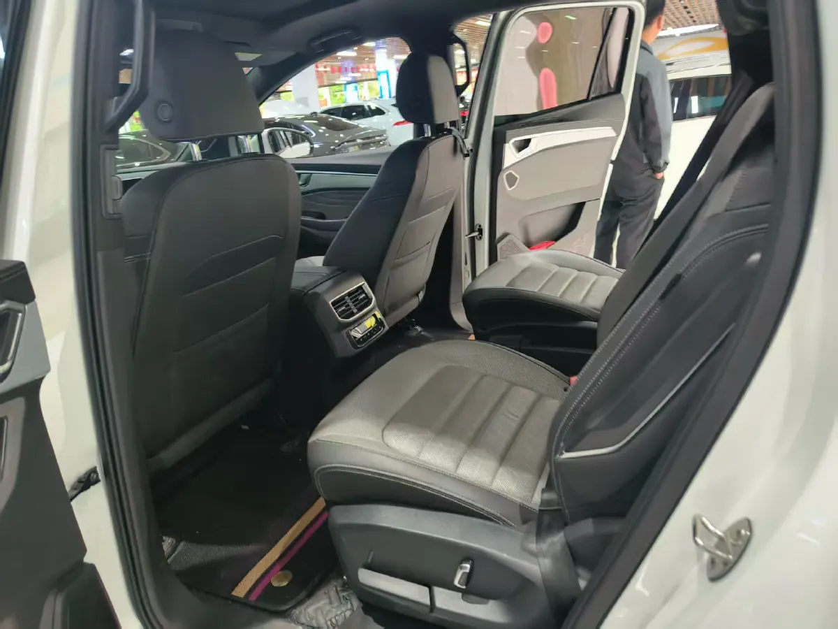 2021 Volkswagen Talagon 2.0T 220HP L4 7DCT,autocango,china used car exporter,china ev exporter,chinese used car exporter,chinese used ev exporter