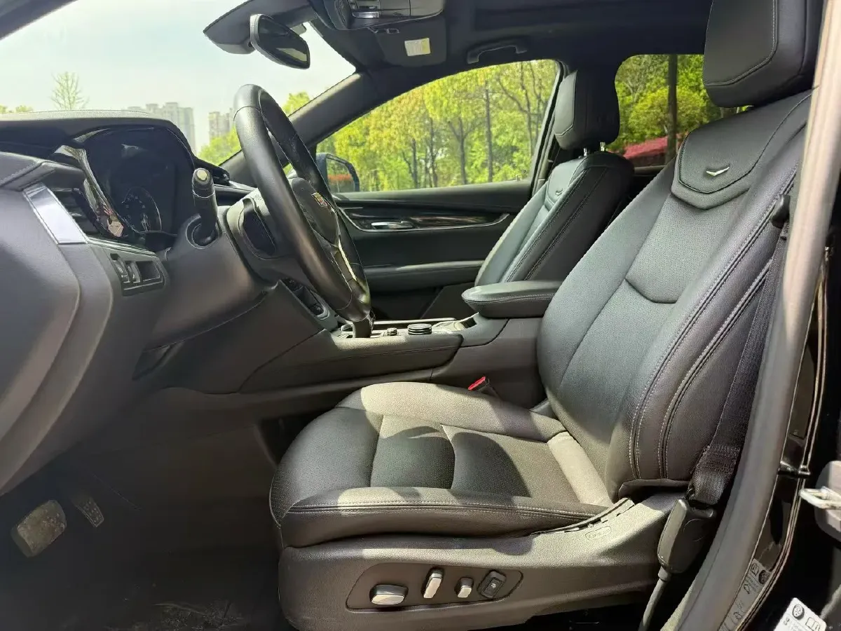 2022 Cadillac XT5 2.0T 237HP L4 9AT,autocango,china used car exporter,china ev exporter,chinese used car exporter,chinese used ev exporter