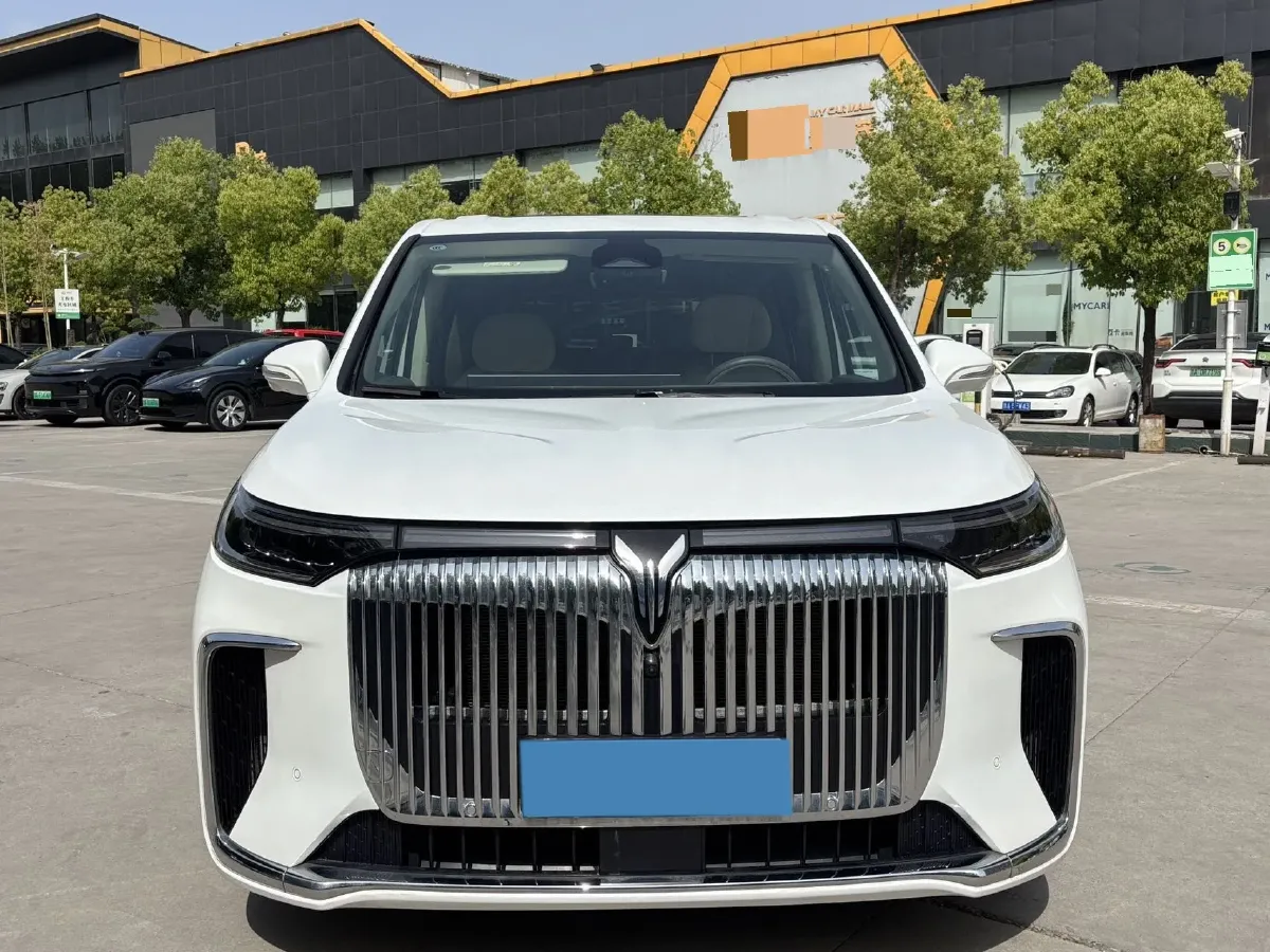 2025 Voyah Dream 1.5T 150HP L4 PHEV 41.7KWH,autocango,china used car exporter,china ev exporter,chinese used car exporter,chinese used ev exporter