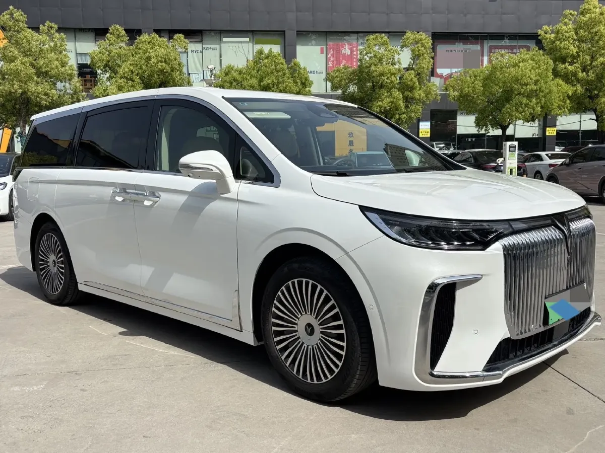 2025 Voyah Dream 1.5T 150HP L4 PHEV 41.7KWH,autocango,china used car exporter,china ev exporter,chinese used car exporter,chinese used ev exporter
