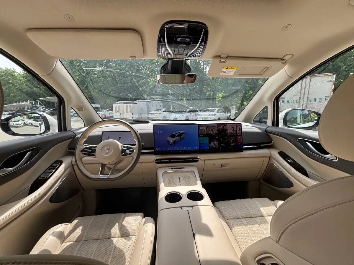 2025 Voyah Dream 1.5T 150HP L4 PHEV 41.7KWH,autocango,china used car exporter,china ev exporter,chinese used car exporter,chinese used ev exporter