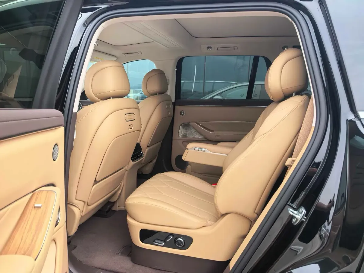 2025 AITO AITO M8 REEV 160HP REEV 53.4KWH,autocango,china used car exporter,china ev exporter,chinese used car exporter,chinese used ev exporter