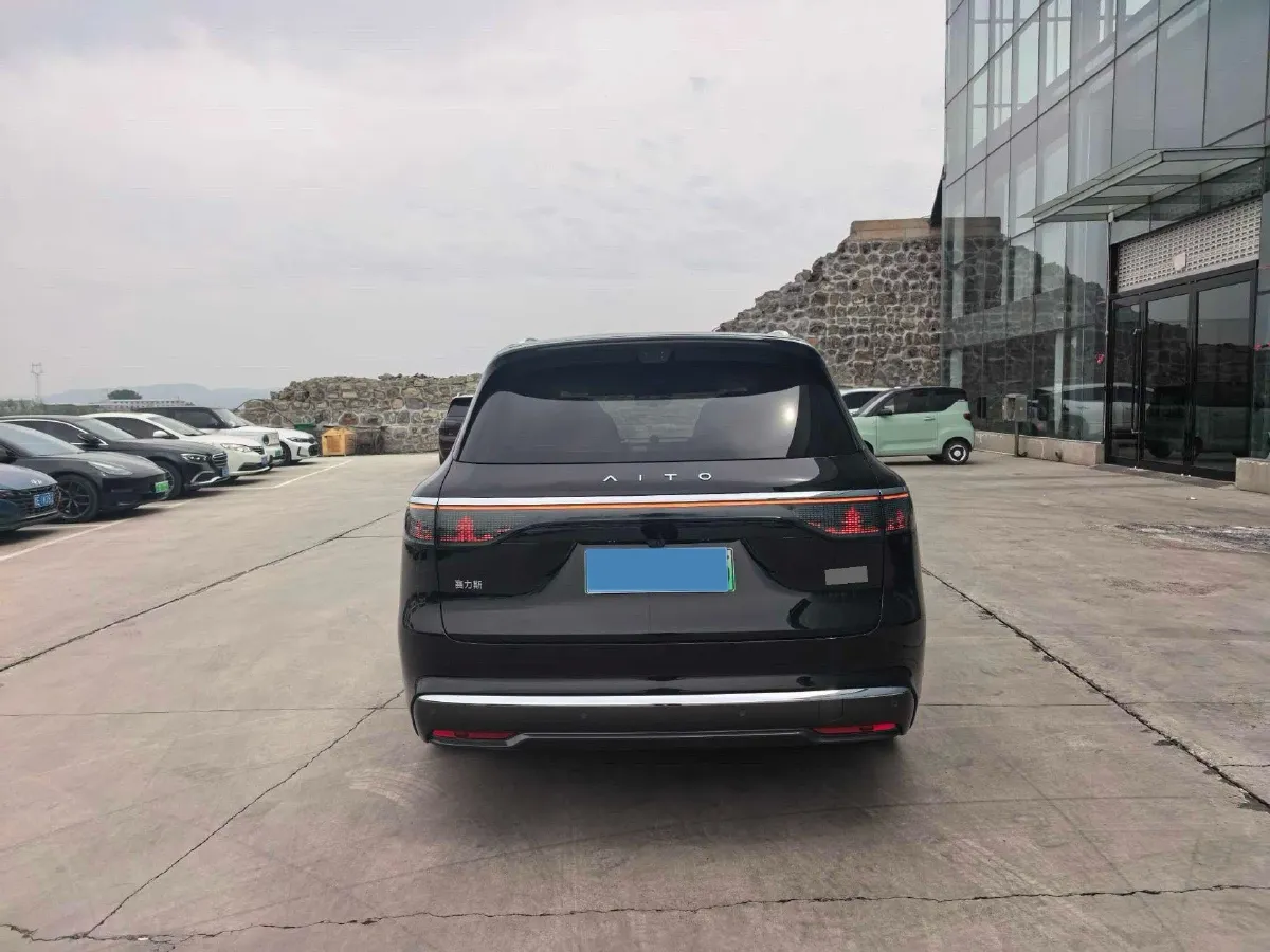 2025 AITO AITO M8 REEV 160HP REEV 53.4KWH,autocango,china used car exporter,china ev exporter,chinese used car exporter,chinese used ev exporter