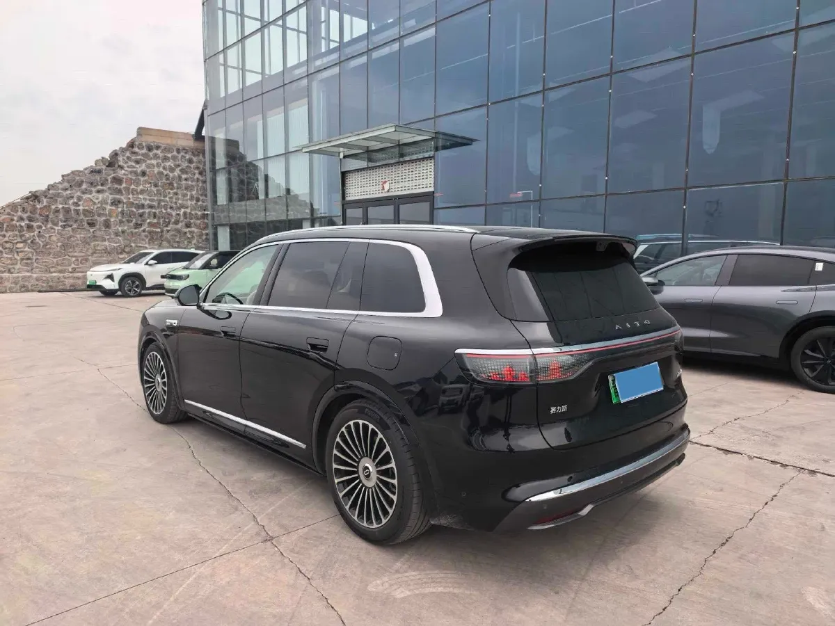 2025 AITO AITO M8 REEV 160HP REEV 53.4KWH,autocango,china used car exporter,china ev exporter,chinese used car exporter,chinese used ev exporter