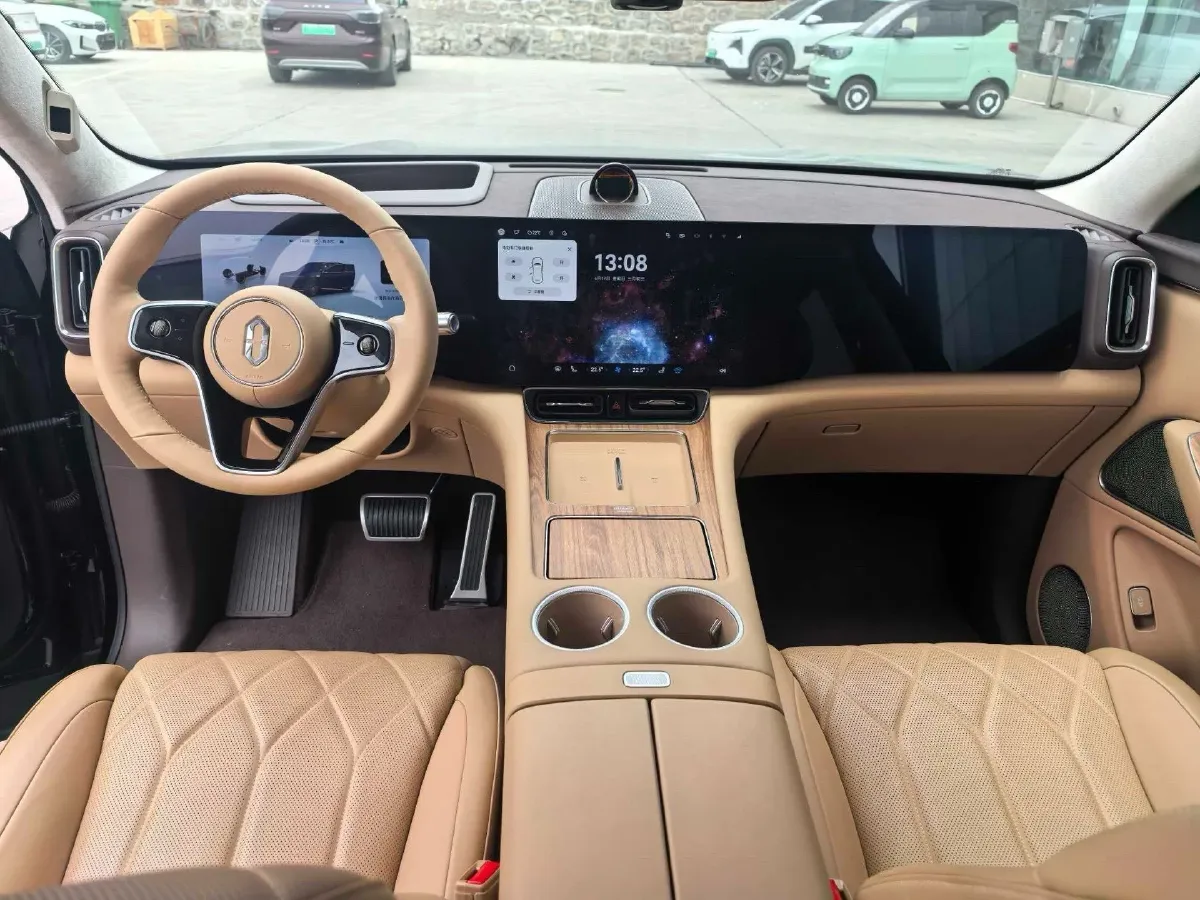 2025 AITO AITO M8 REEV 160HP REEV 53.4KWH,autocango,china used car exporter,china ev exporter,chinese used car exporter,chinese used ev exporter