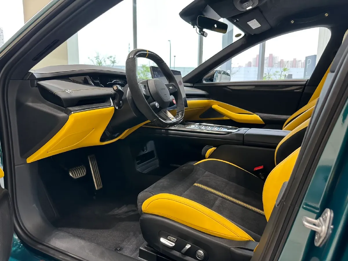 2025 MI SU7 Ultra BEV 93.7KWH,autocango,china used car exporter,china ev exporter,chinese used car exporter,chinese used ev exporter