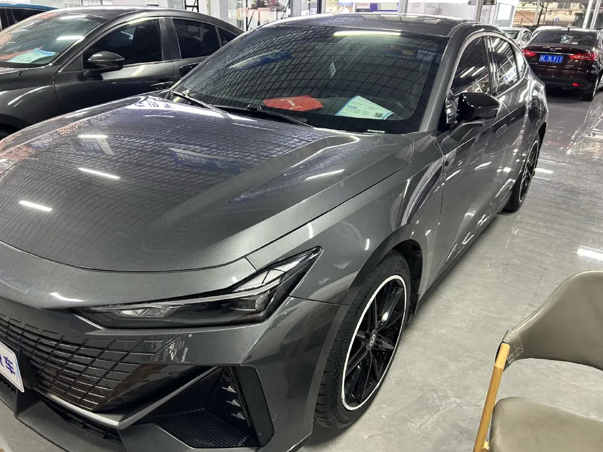 2024 ChangAn UNI-V 1.5T 188HP L4 7DCT,autocango,china used car exporter,china ev exporter,chinese used car exporter,chinese used ev exporter