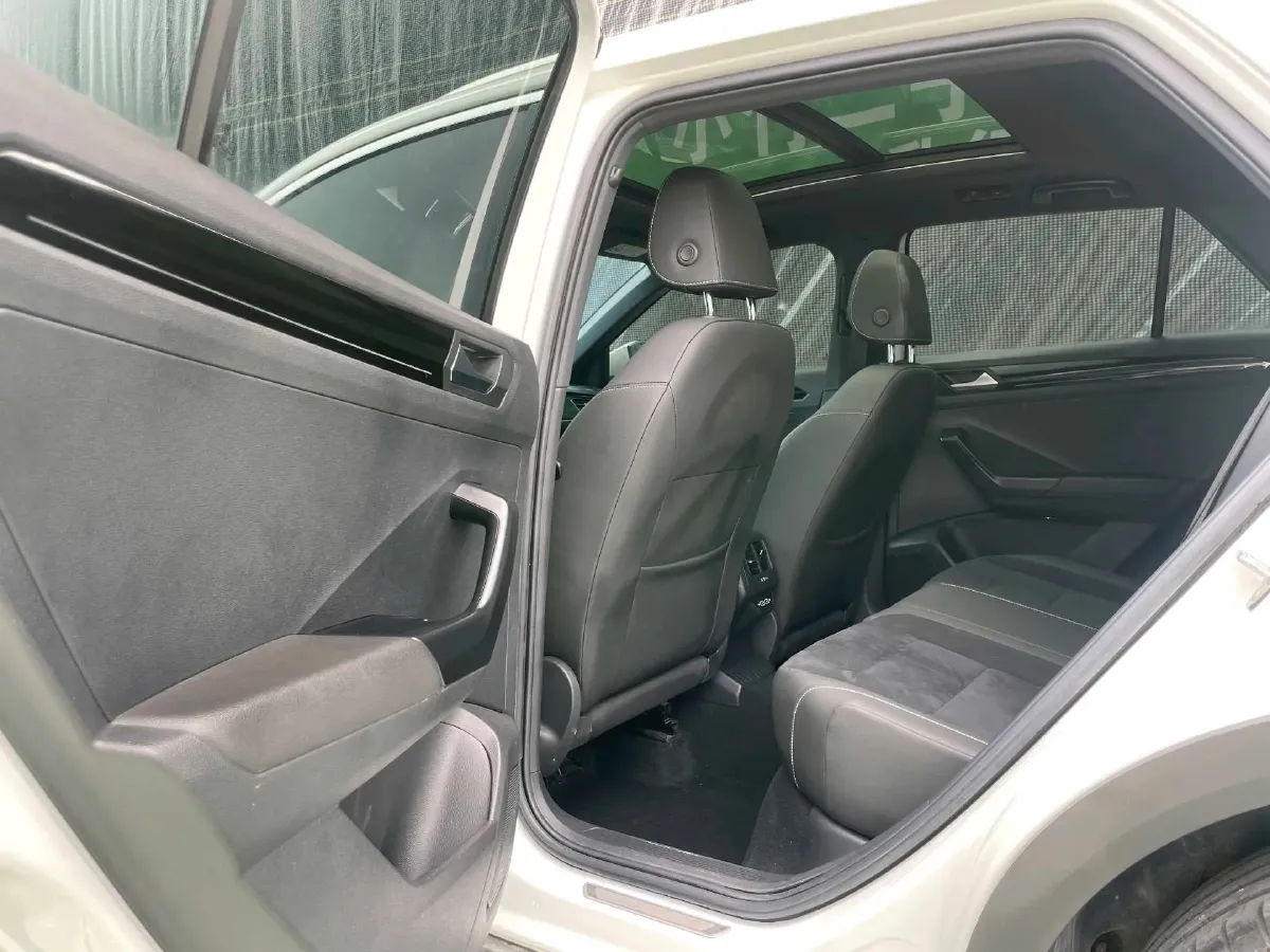 2021 Volkswagen T-Roc 1.4T 150HP L4 7DCT,autocango,china used car exporter,china ev exporter,chinese used car exporter,chinese used ev exporter