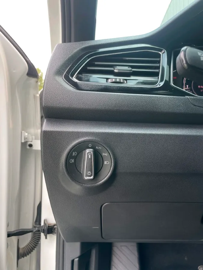 2021 Volkswagen T-Roc 1.4T 150HP L4 7DCT,autocango,china used car exporter,china ev exporter,chinese used car exporter,chinese used ev exporter