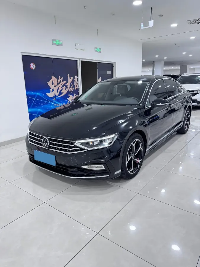 2023 Volkswagen Magotan 2.0T 186HP L4 7DCT,autocango,china used car exporter,china ev exporter,chinese used car exporter,chinese used ev exporter