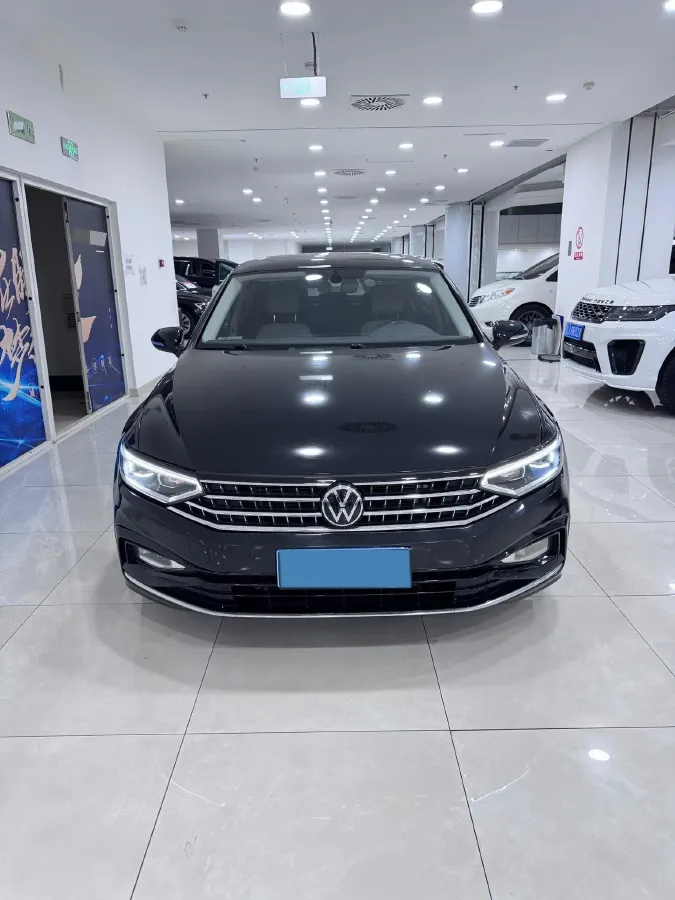 2023 Volkswagen Magotan 2.0T 186HP L4 7DCT,autocango,china used car exporter,china ev exporter,chinese used car exporter,chinese used ev exporter
