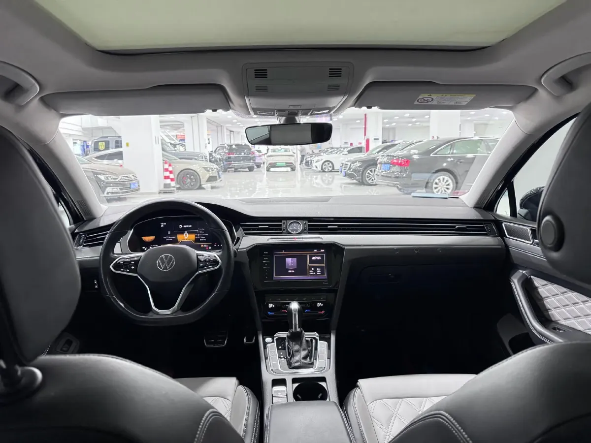 2023 Volkswagen Magotan 2.0T 186HP L4 7DCT,autocango,china used car exporter,china ev exporter,chinese used car exporter,chinese used ev exporter