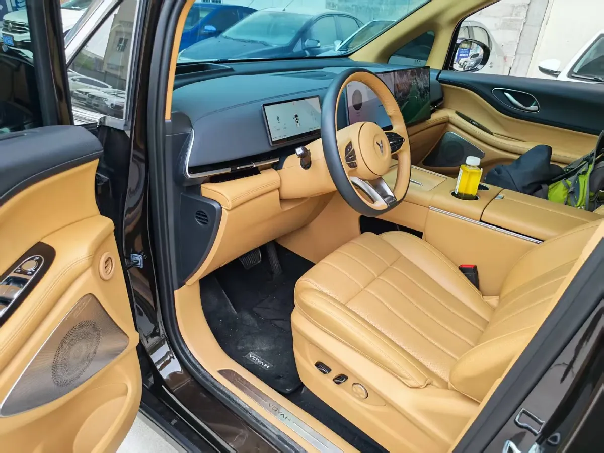 2025 Voyah Dream 1.5T 150HP L4 PHEV 41.7KWH,autocango,china used car exporter,china ev exporter,chinese used car exporter,chinese used ev exporter