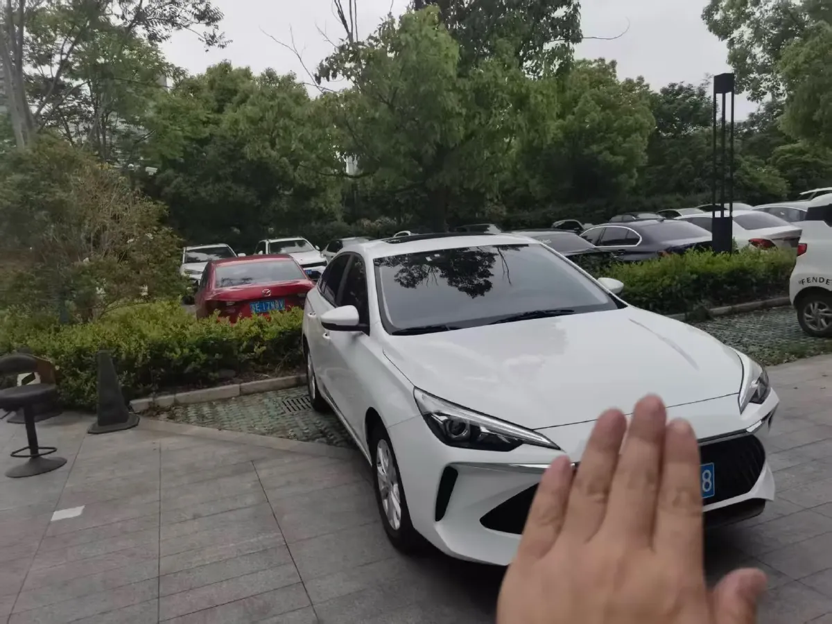 2023 Roewe i5 1.5L 129HP L4 CVT,autocango,china used car exporter,china ev exporter,chinese used car exporter,chinese used ev exporter