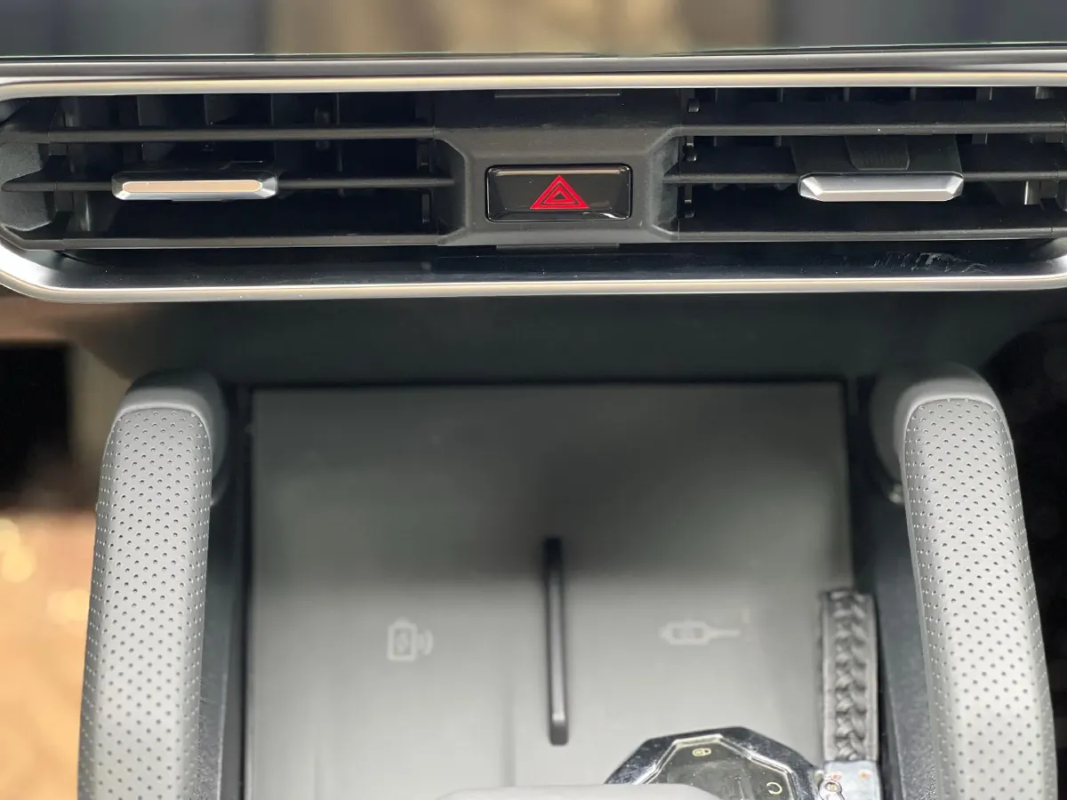 2023 Jetour Traveller 1.5T 184HP L4 7DCT,autocango,china used car exporter,china ev exporter,chinese used car exporter,chinese used ev exporter