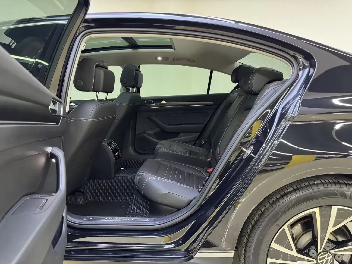 2020 Volkswagen Magotan 2.0T 186HP L4 7DCT,autocango,china used car exporter,china ev exporter,chinese used car exporter,chinese used ev exporter