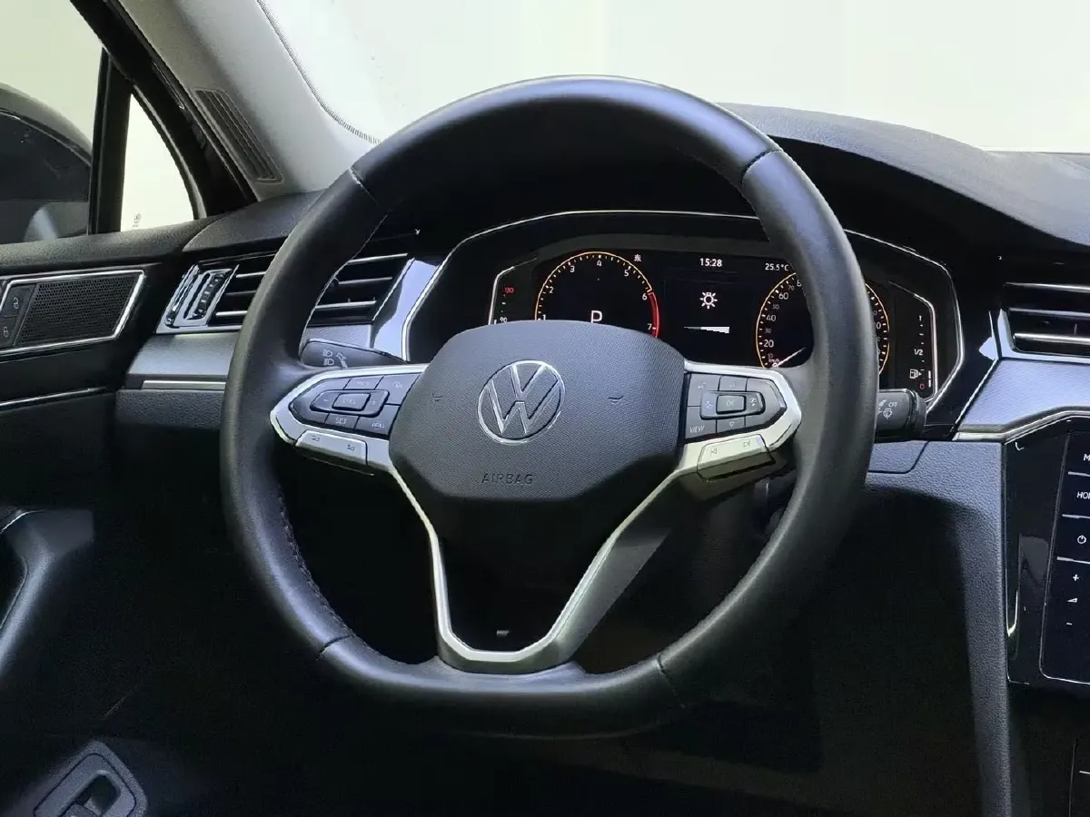 2020 Volkswagen Magotan 2.0T 186HP L4 7DCT,autocango,china used car exporter,china ev exporter,chinese used car exporter,chinese used ev exporter
