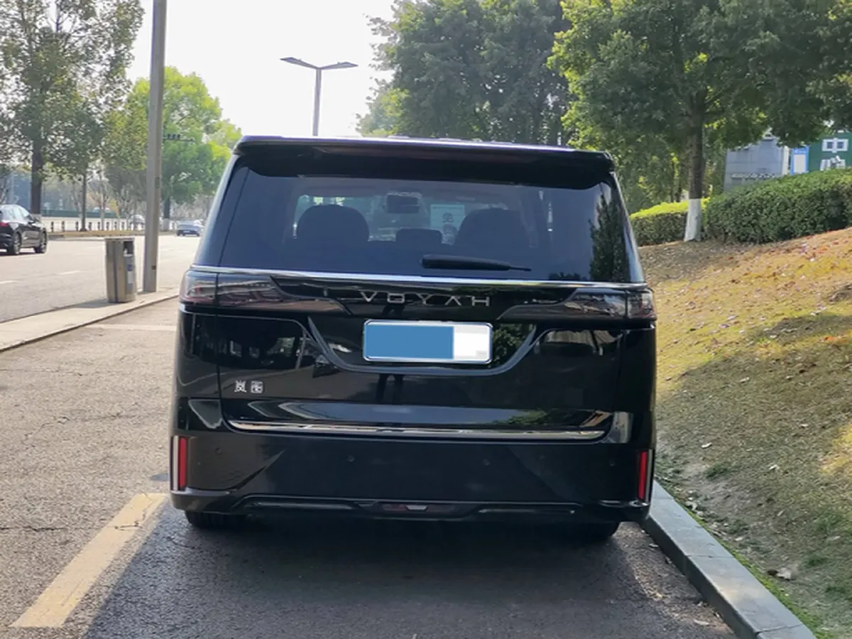 2025 Voyah Dream 1.5T 150HP L4 PHEV 41.7KWH,autocango,china used car exporter,china ev exporter,chinese used car exporter,chinese used ev exporter