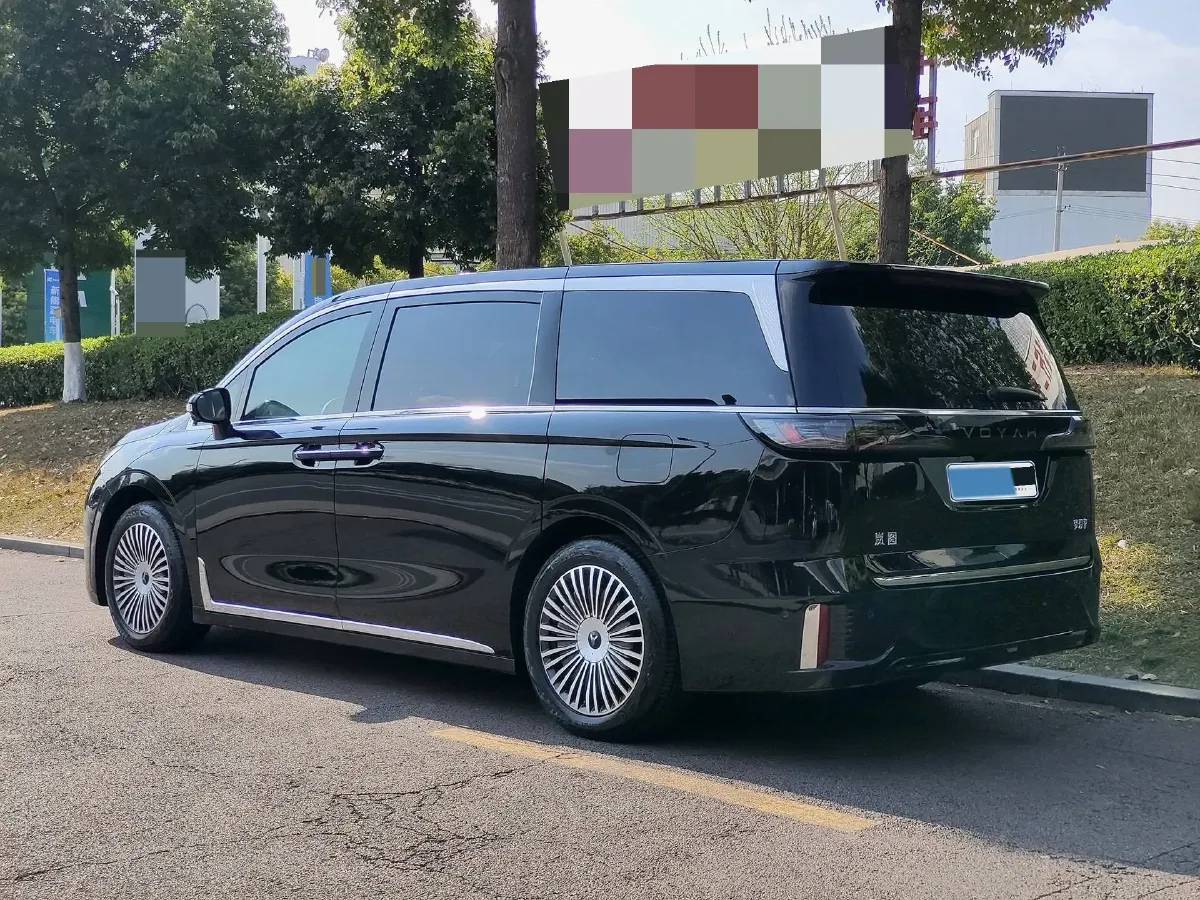 2025 Voyah Dream 1.5T 150HP L4 PHEV 41.7KWH,autocango,china used car exporter,china ev exporter,chinese used car exporter,chinese used ev exporter