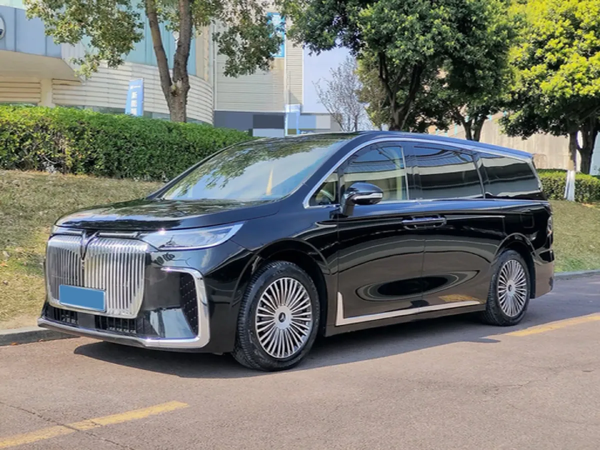 2025 Voyah Dream 1.5T 150HP L4 PHEV 41.7KWH,autocango,china used car exporter,china ev exporter,chinese used car exporter,chinese used ev exporter