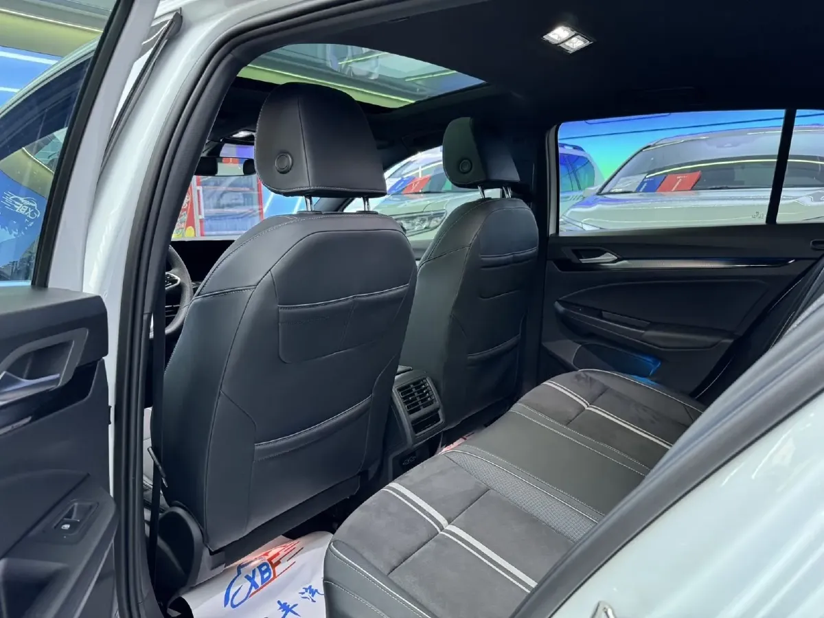 2023 Volkswagen Golf 1.4T 150HP L4 7DCT,autocango,china used car exporter,china ev exporter,chinese used car exporter,chinese used ev exporter