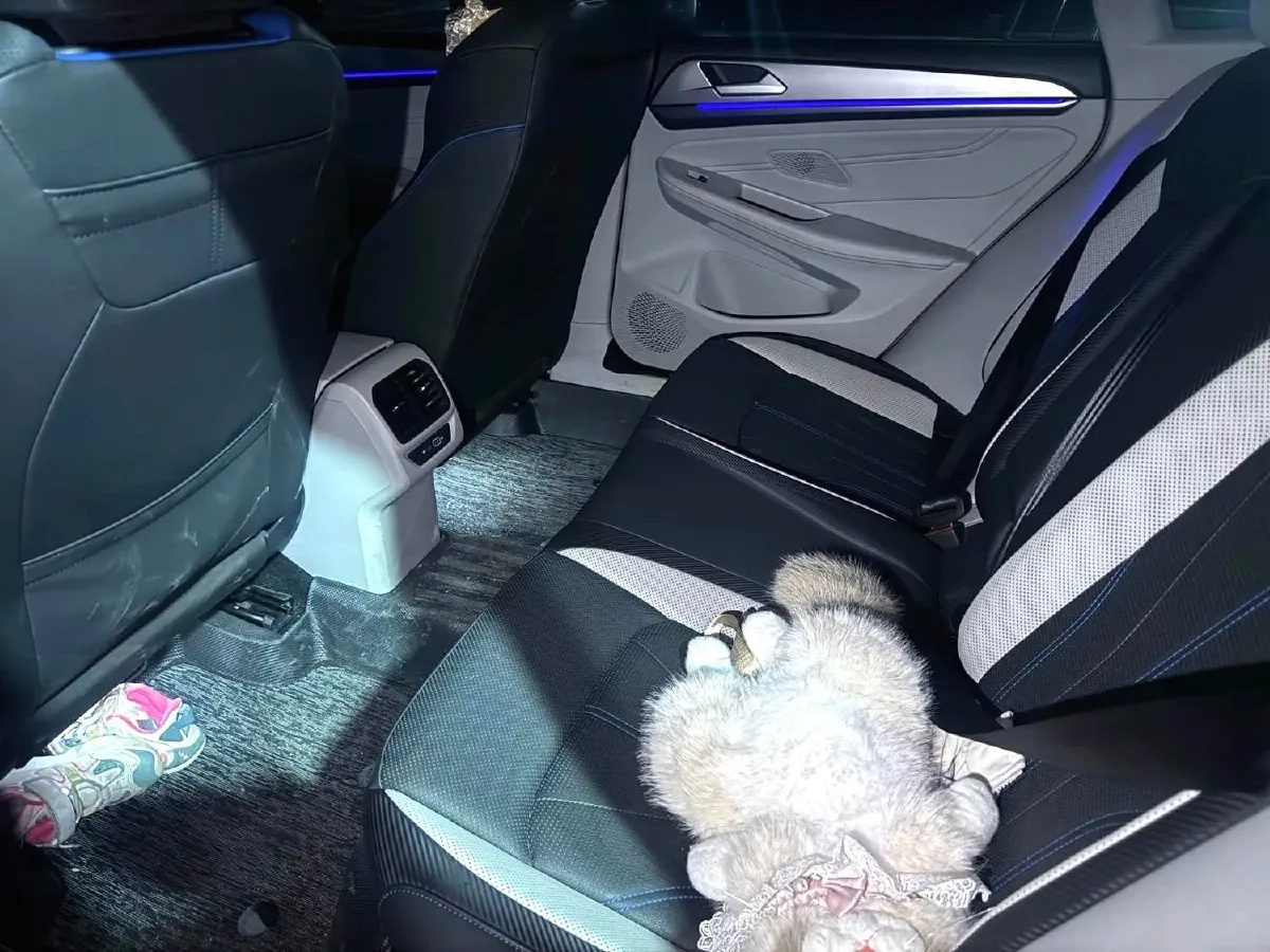 2022 Skoda Superb 2.0T 186HP L4 7DCT,autocango,china used car exporter,china ev exporter,chinese used car exporter,chinese used ev exporter