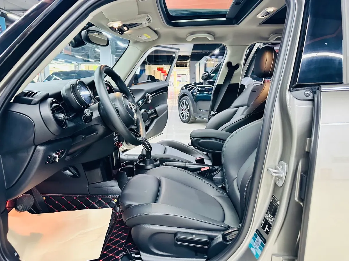 2020 MINI MINI 1.5T 136HP L3 7DCT,autocango,china used car exporter,china ev exporter,chinese used car exporter,chinese used ev exporter