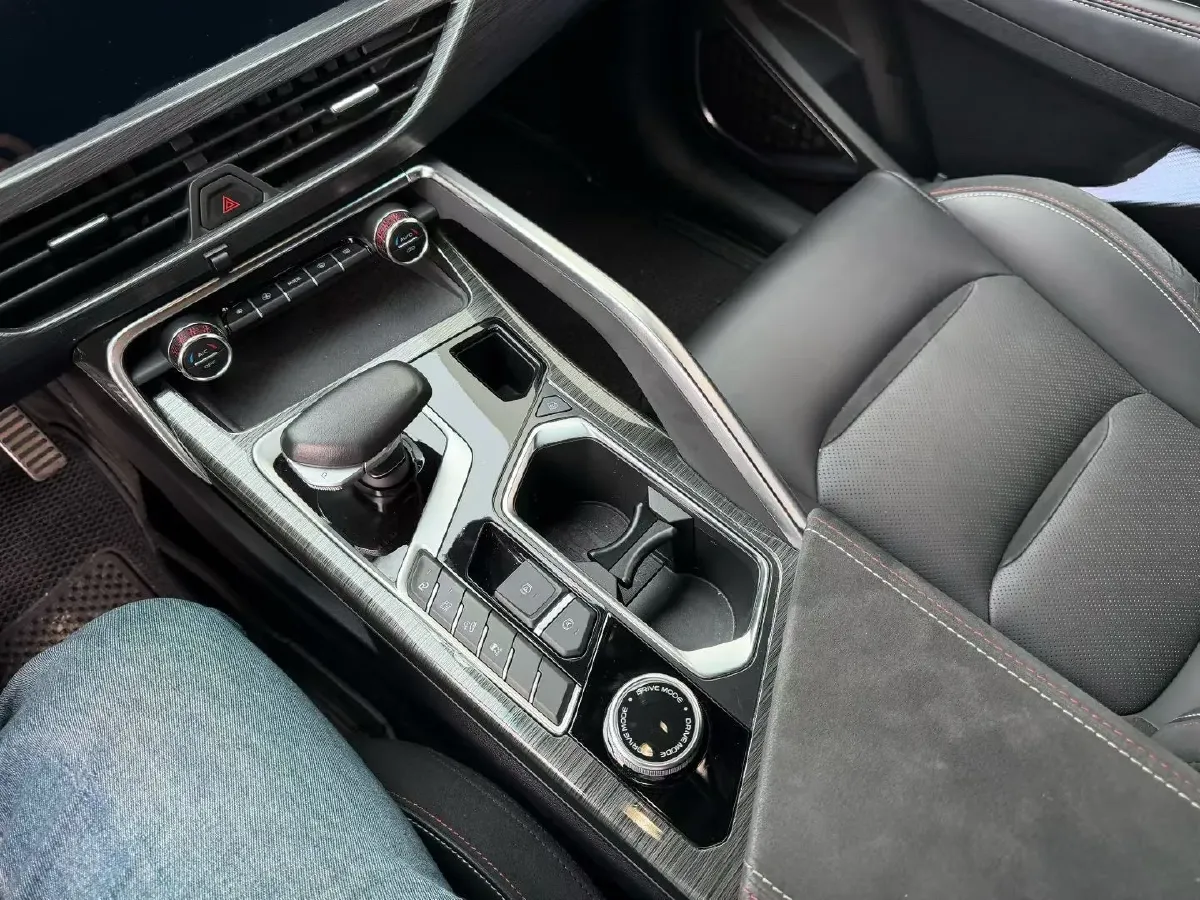 2019 Geely Tugella 2.0T 238HP L4 8AT,autocango,china used car exporter,china ev exporter,chinese used car exporter,chinese used ev exporter