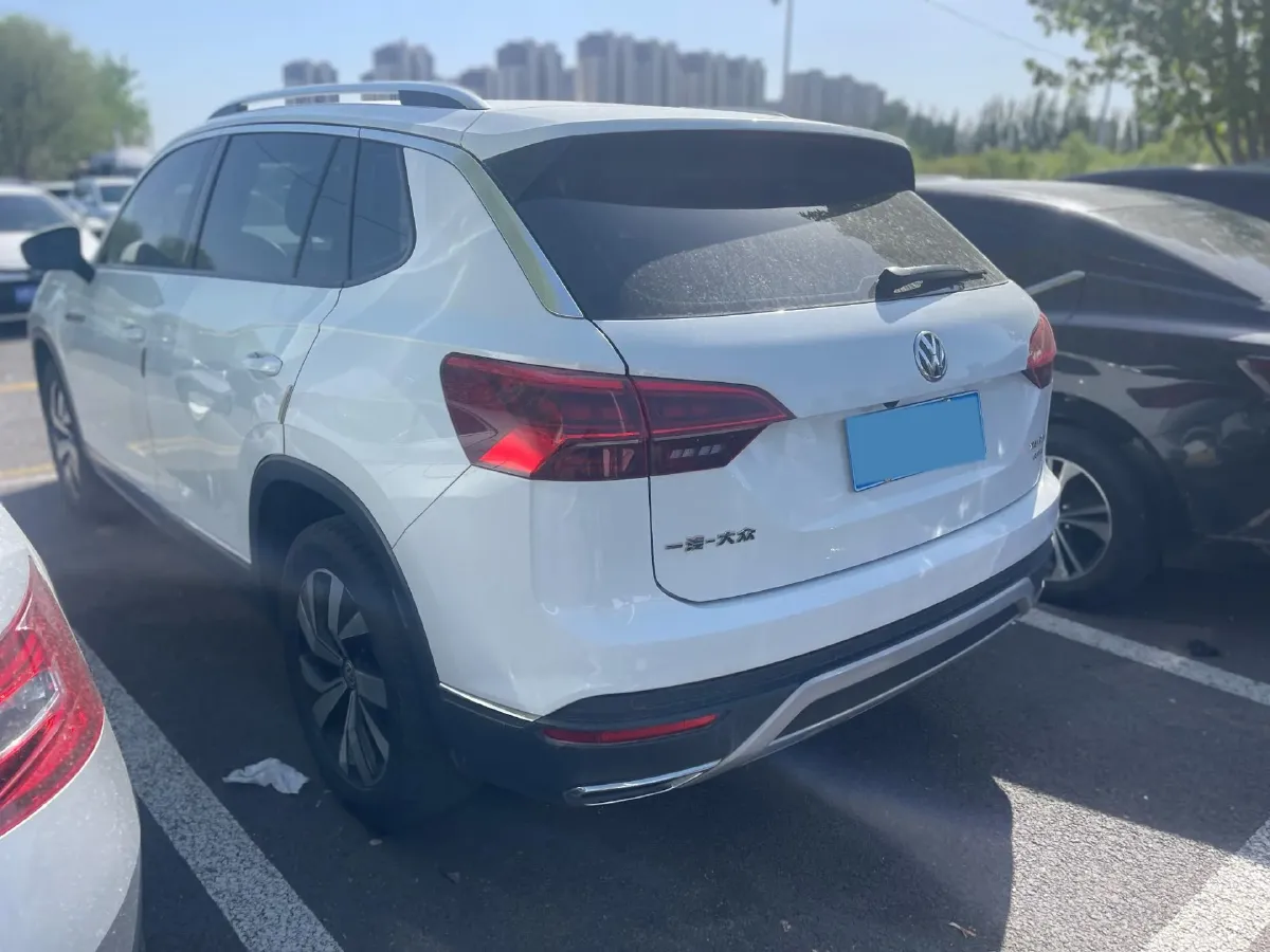 2019 MINI CLUBMAN 1.5T 102HP L3 6AT,autocango,china used car exporter,china ev exporter,chinese used car exporter,chinese used ev exporter