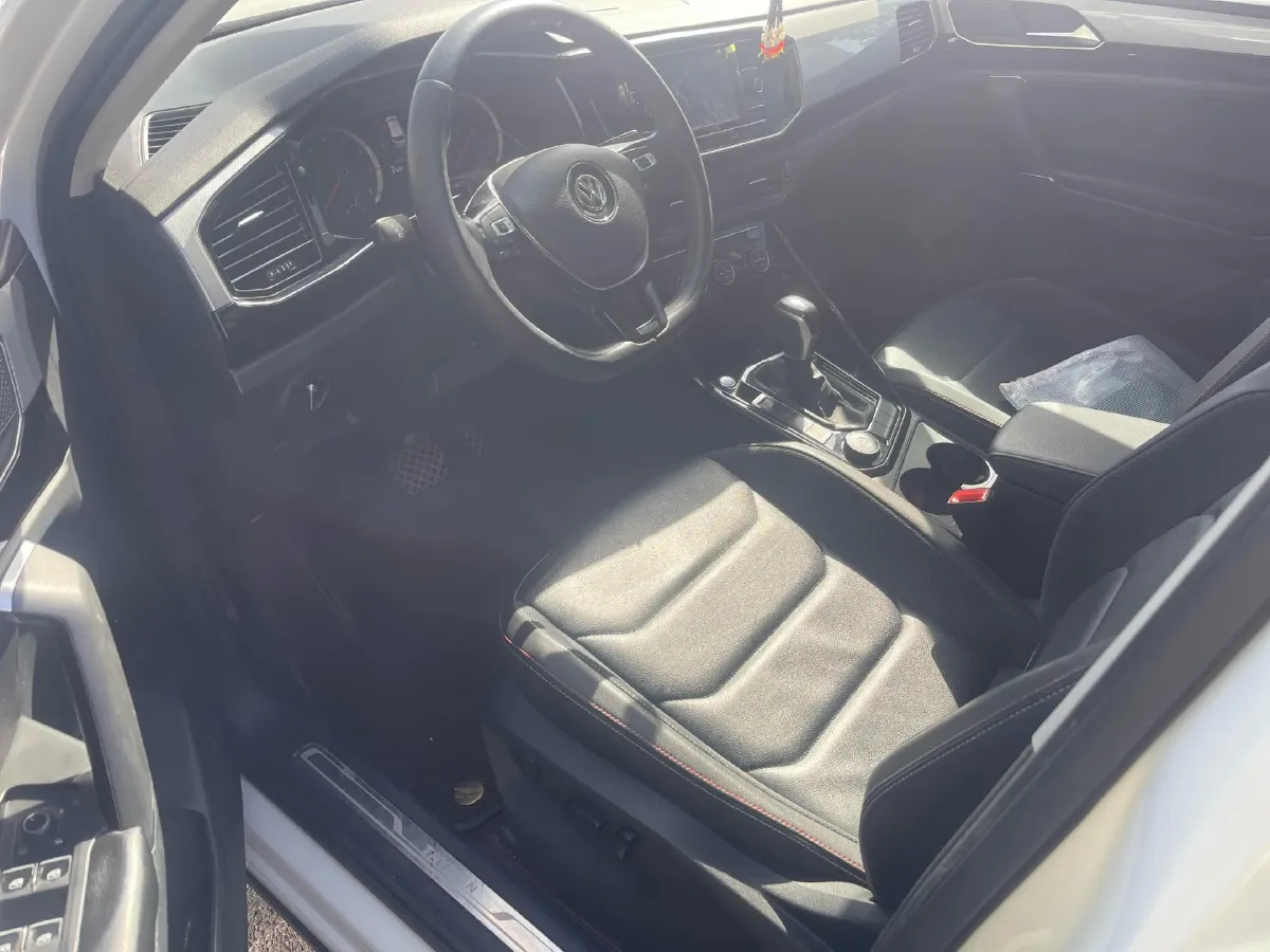 2019 MINI CLUBMAN 1.5T 102HP L3 6AT,autocango,china used car exporter,china ev exporter,chinese used car exporter,chinese used ev exporter