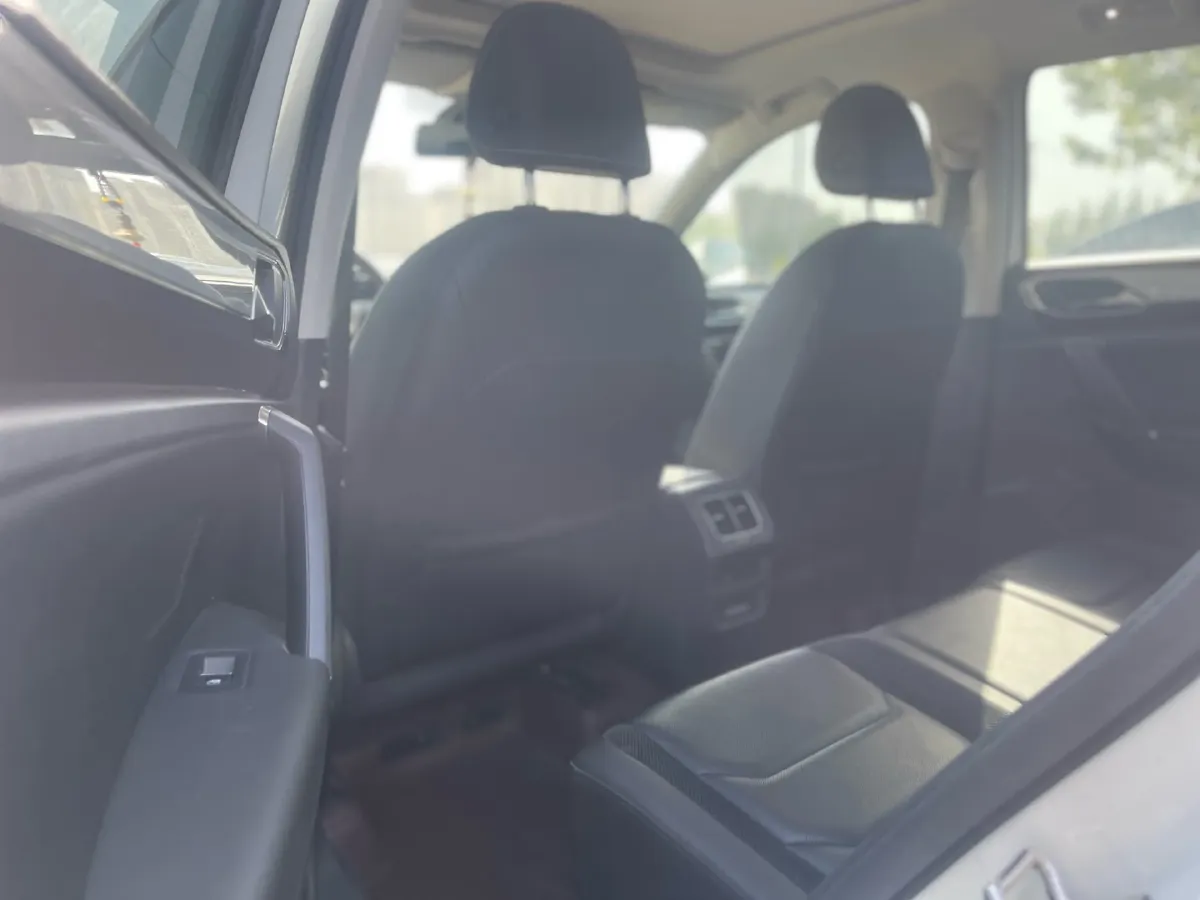 2019 MINI CLUBMAN 1.5T 102HP L3 6AT,autocango,china used car exporter,china ev exporter,chinese used car exporter,chinese used ev exporter