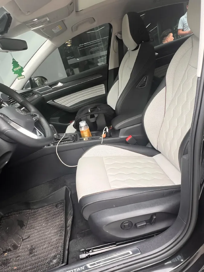 2026 Volkswagen Magotan 2.0T 220HP L4 7DCT,autocango,china used car exporter,china ev exporter,chinese used car exporter,chinese used ev exporter