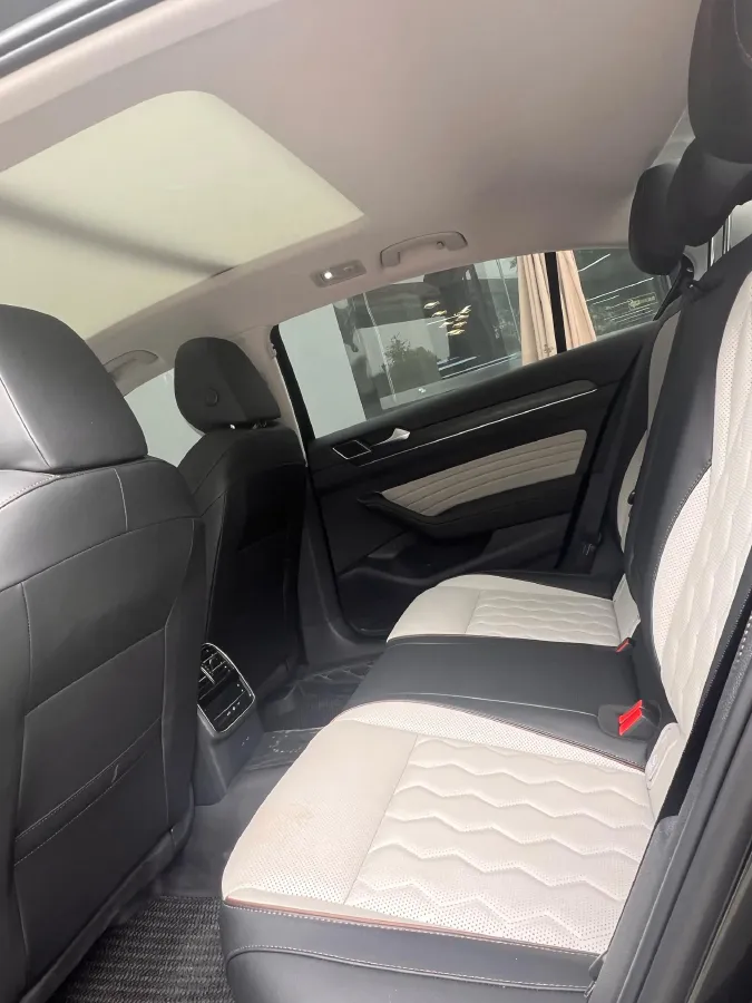 2026 Volkswagen Magotan 2.0T 220HP L4 7DCT,autocango,china used car exporter,china ev exporter,chinese used car exporter,chinese used ev exporter