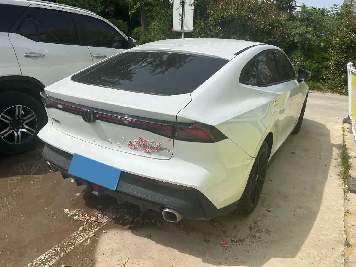 2022 ChangAn UNI-V 1.5T 188HP L4 7DCT,autocango,china used car exporter,china ev exporter,chinese used car exporter,chinese used ev exporter