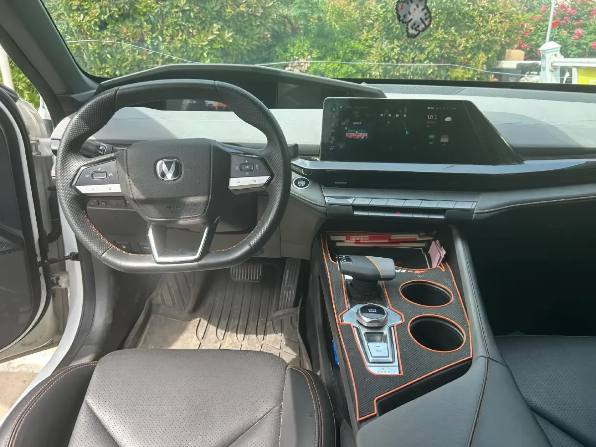 2022 ChangAn UNI-V 1.5T 188HP L4 7DCT,autocango,china used car exporter,china ev exporter,chinese used car exporter,chinese used ev exporter