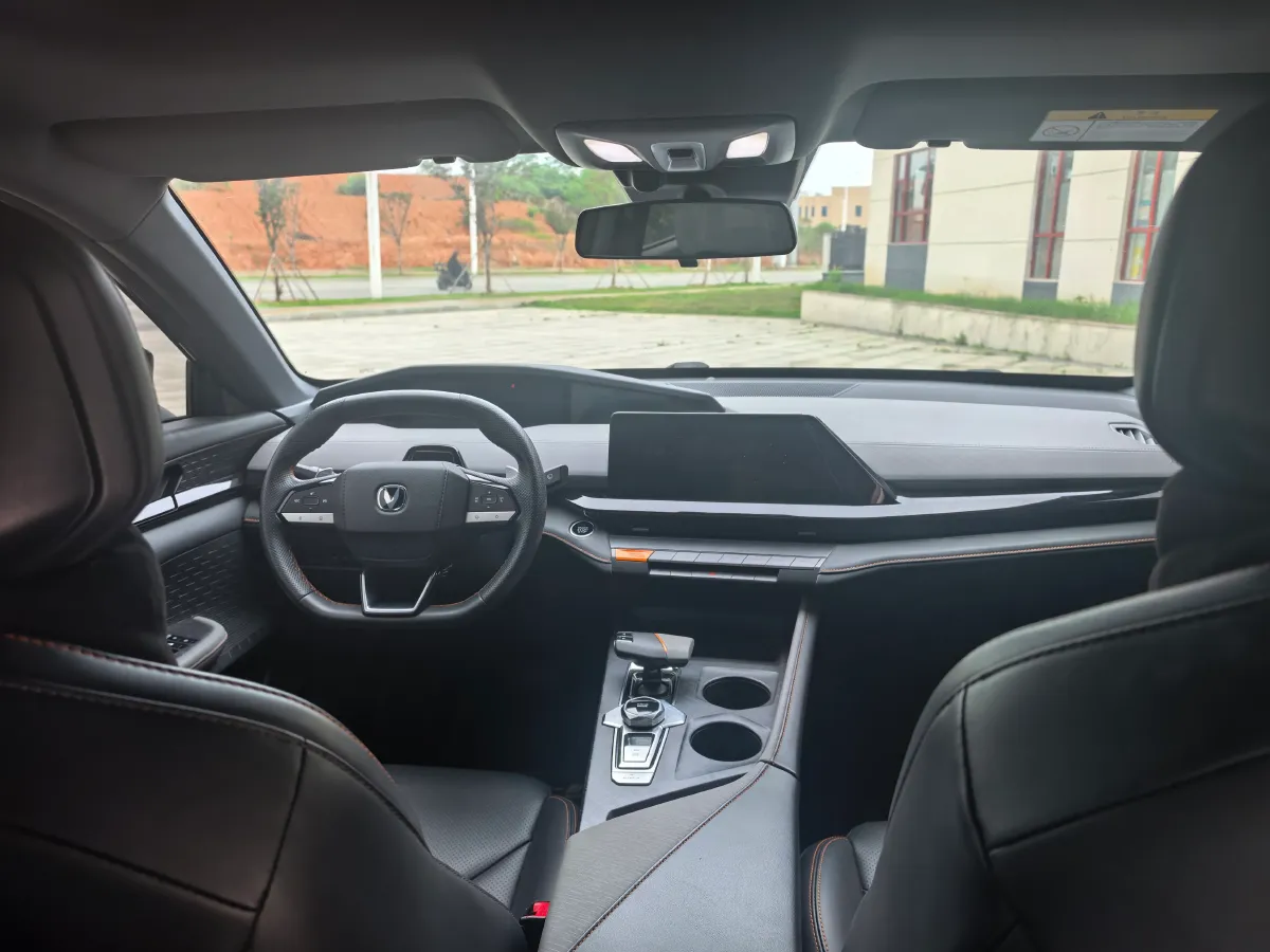 2022 ChangAn UNI-V 1.5T 188HP L4 7DCT,autocango,china used car exporter,china ev exporter,chinese used car exporter,chinese used ev exporter