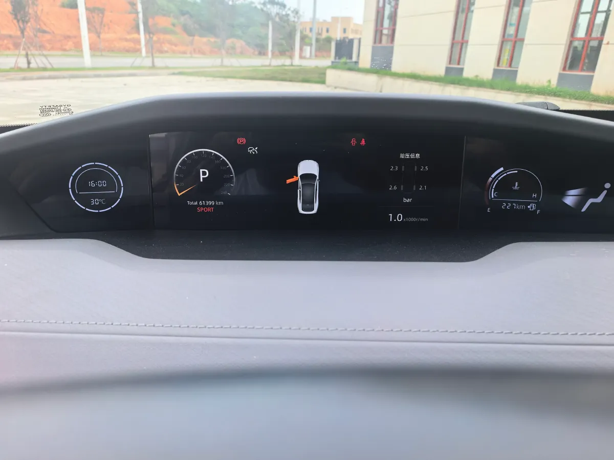2022 ChangAn UNI-V 1.5T 188HP L4 7DCT,autocango,china used car exporter,china ev exporter,chinese used car exporter,chinese used ev exporter