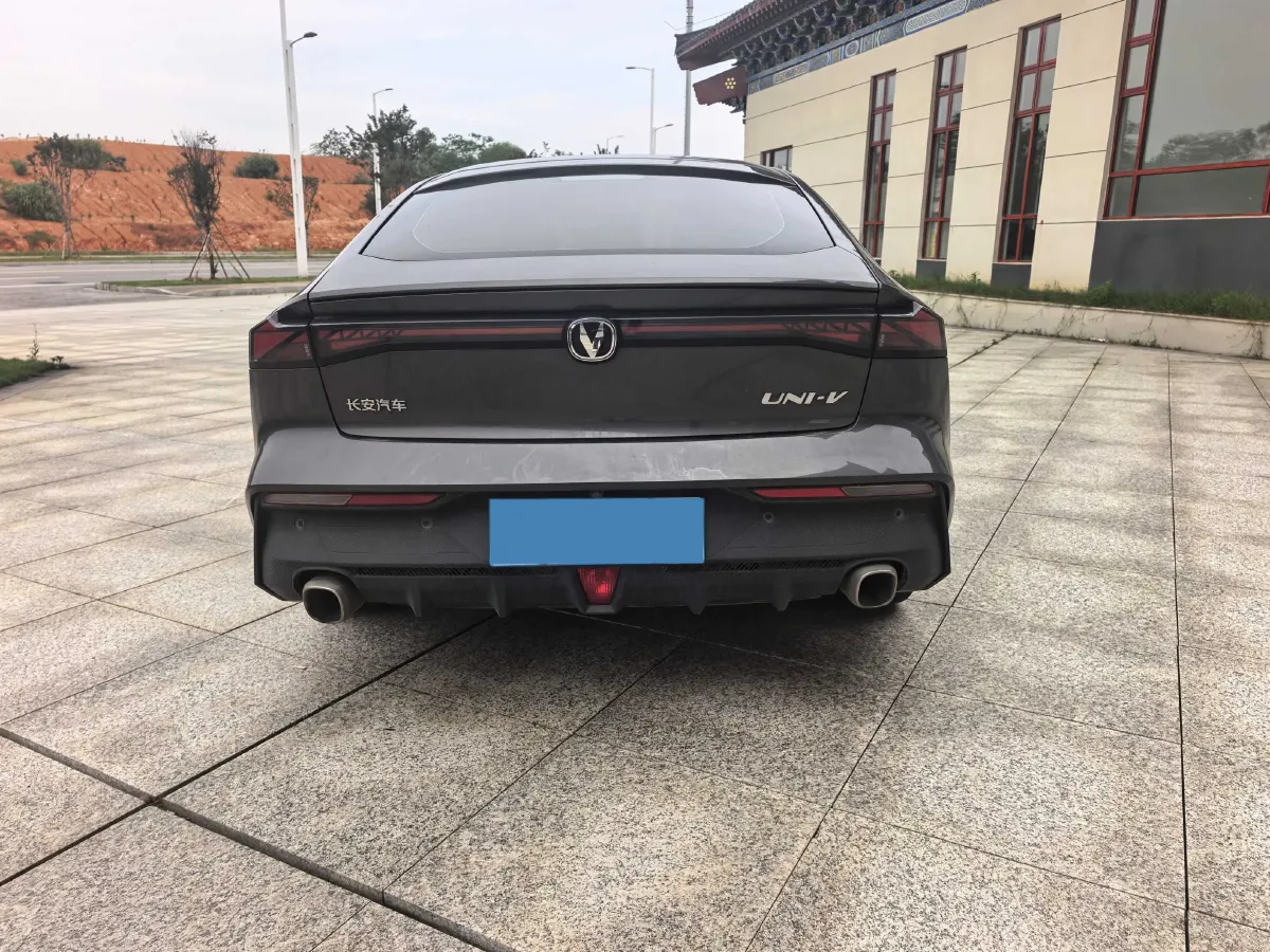 2022 ChangAn UNI-V 1.5T 188HP L4 7DCT,autocango,china used car exporter,china ev exporter,chinese used car exporter,chinese used ev exporter