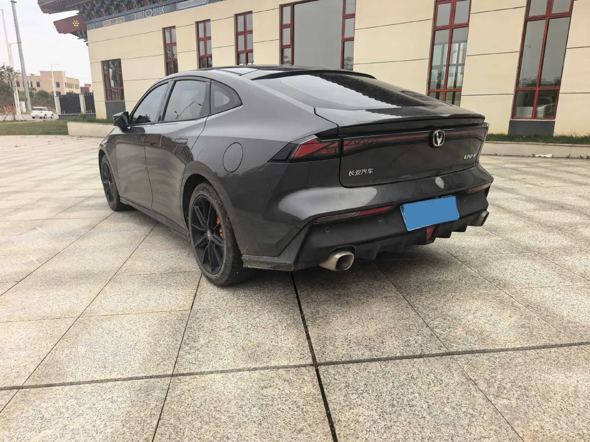 2022 ChangAn UNI-V 1.5T 188HP L4 7DCT,autocango,china used car exporter,china ev exporter,chinese used car exporter,chinese used ev exporter