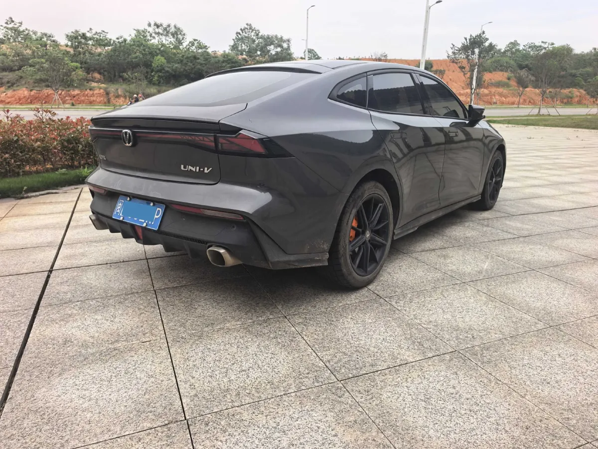 2022 ChangAn UNI-V 1.5T 188HP L4 7DCT,autocango,china used car exporter,china ev exporter,chinese used car exporter,chinese used ev exporter