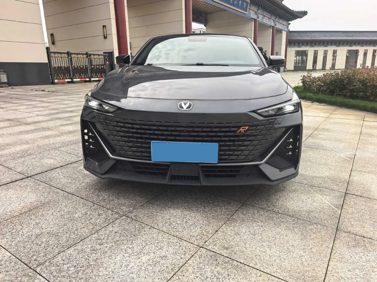 2022 ChangAn UNI-V 1.5T 188HP L4 7DCT,autocango,china used car exporter,china ev exporter,chinese used car exporter,chinese used ev exporter