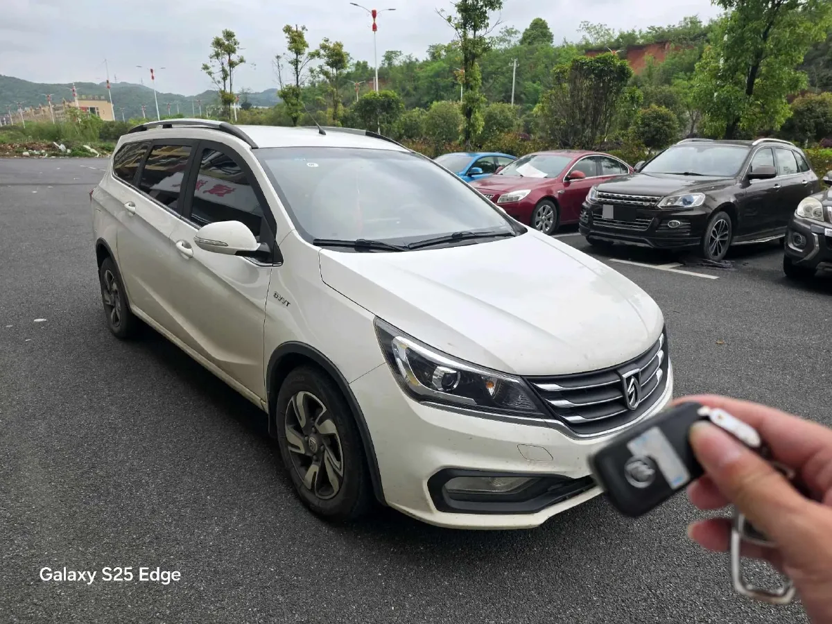 2017 BaoJun 310W 1.5L 112HP L4 6MT,autocango,china used car exporter,china ev exporter,chinese used car exporter,chinese used ev exporter