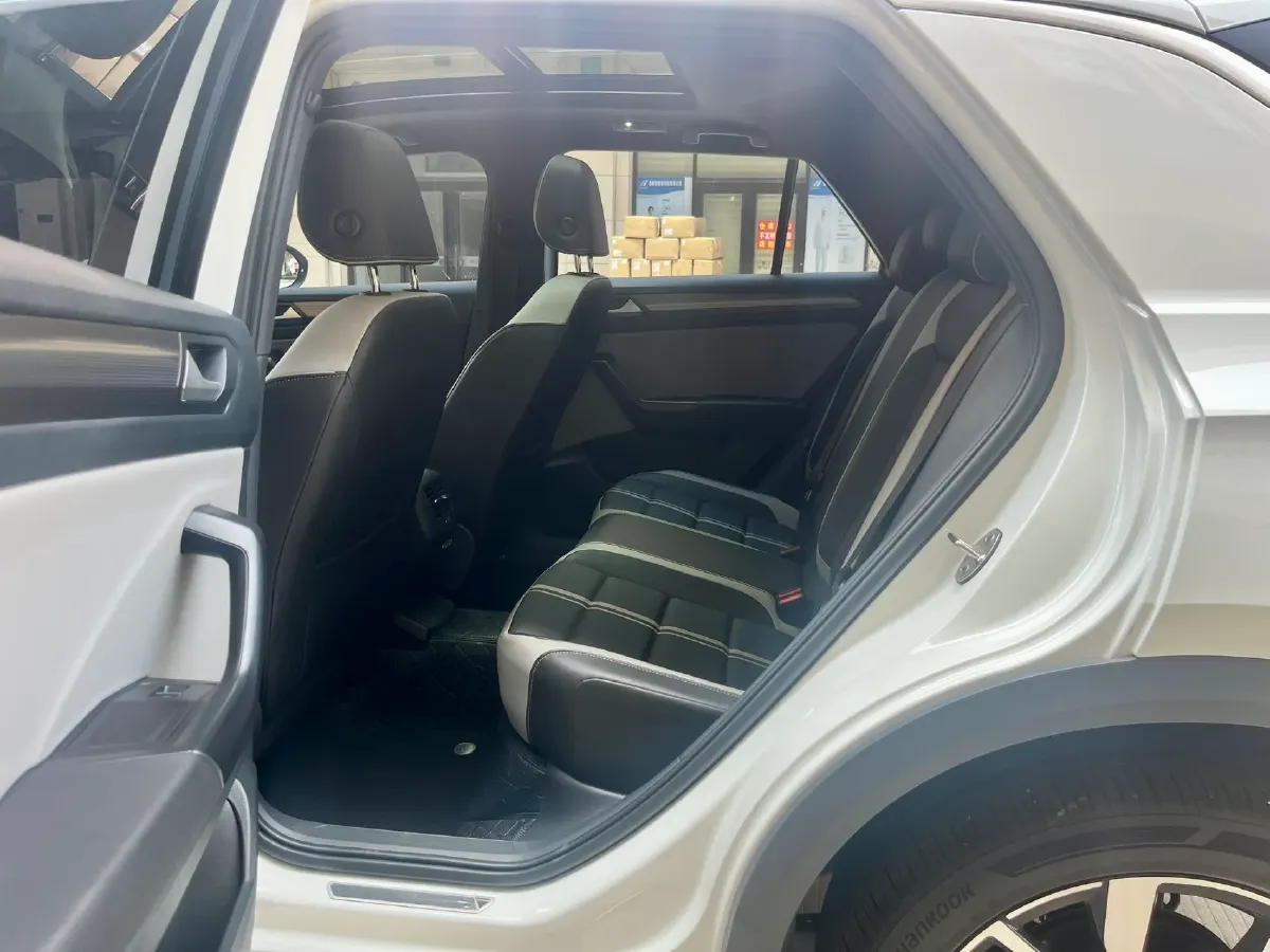 2023 Volkswagen T-Roc 1.5T 160HP L4 7DCT,autocango,china used car exporter,china ev exporter,chinese used car exporter,chinese used ev exporter