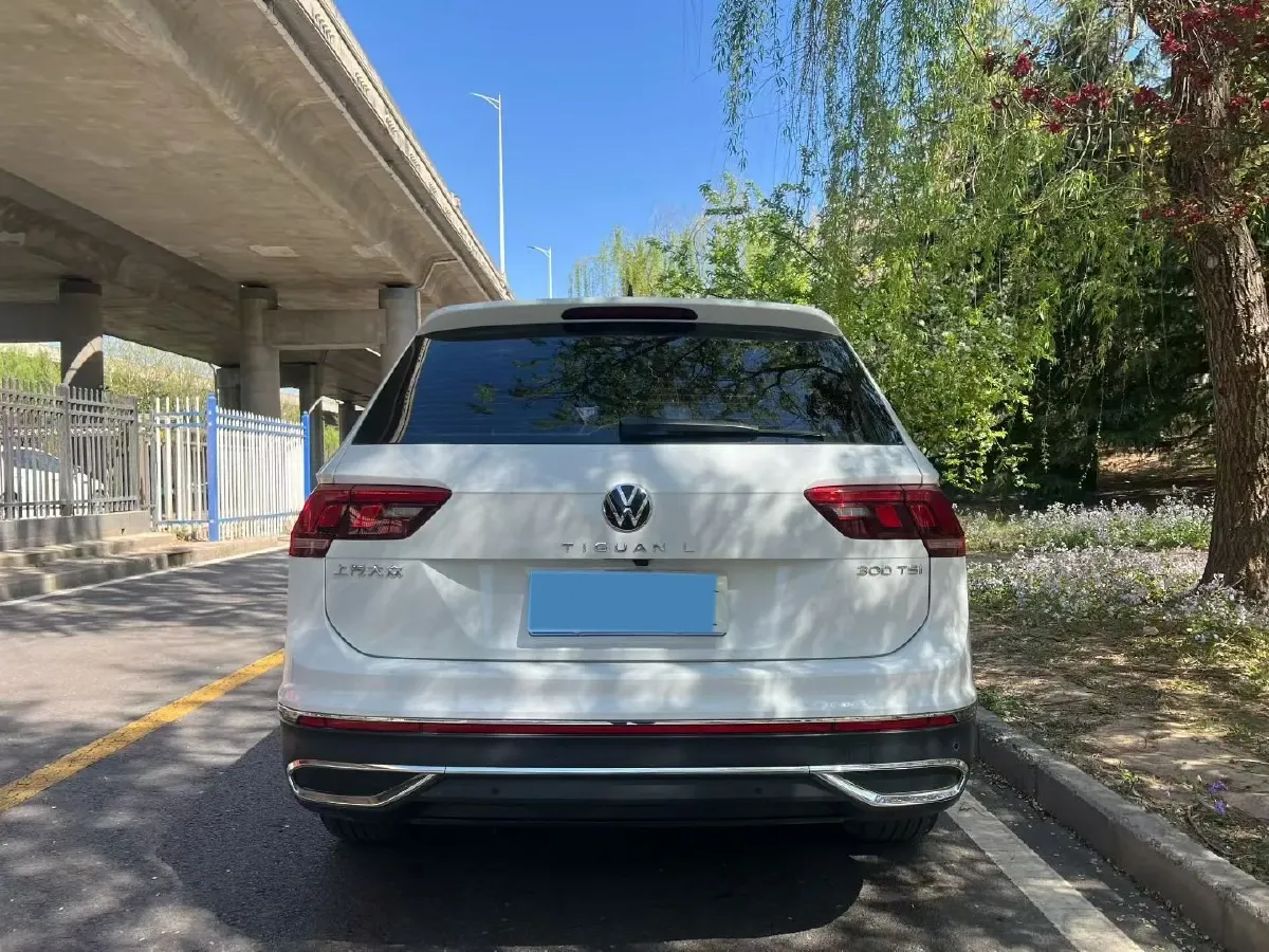 2023 Volkswagen Tiguan L 1.5T 160HP L4 7DCT,autocango,china used car exporter,china ev exporter,chinese used car exporter,chinese used ev exporter