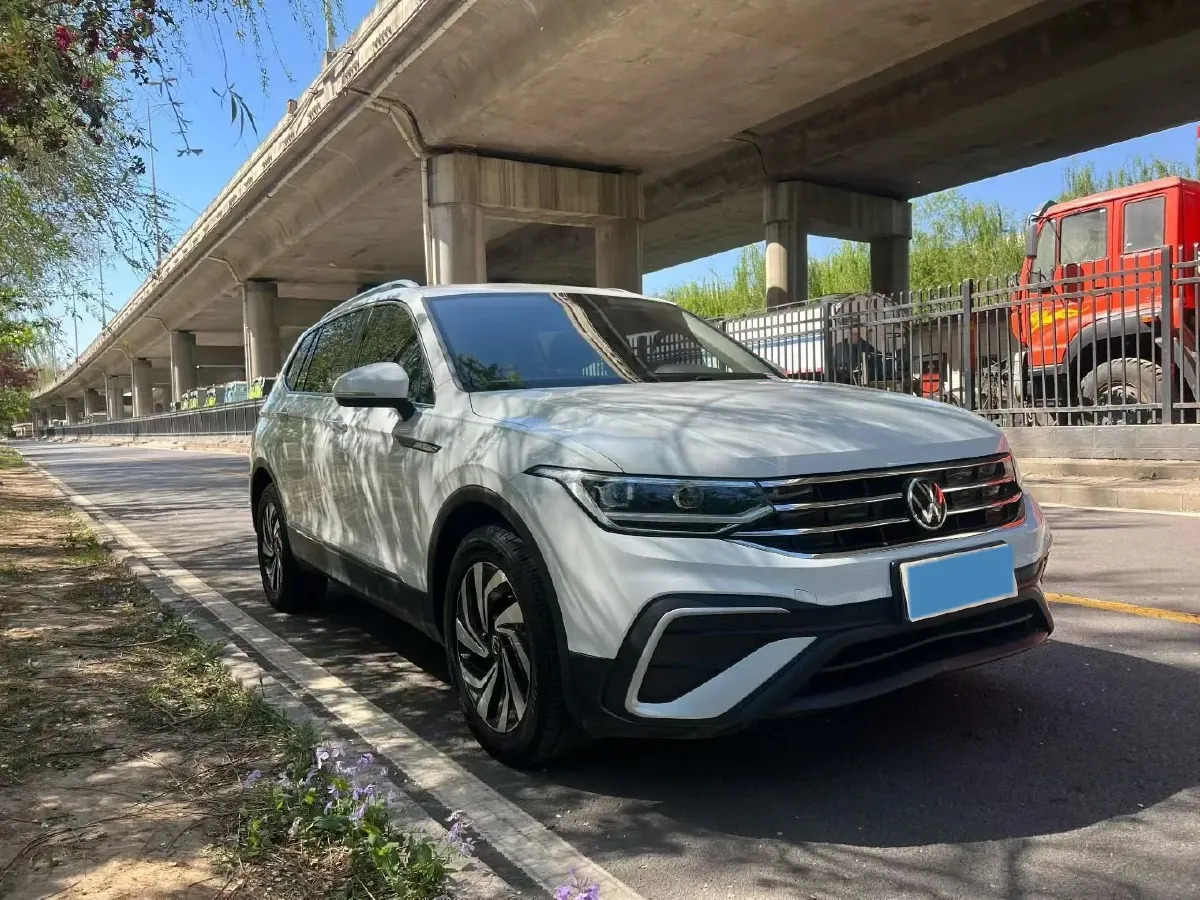 2023 Volkswagen Tiguan L 1.5T 160HP L4 7DCT,autocango,china used car exporter,china ev exporter,chinese used car exporter,chinese used ev exporter