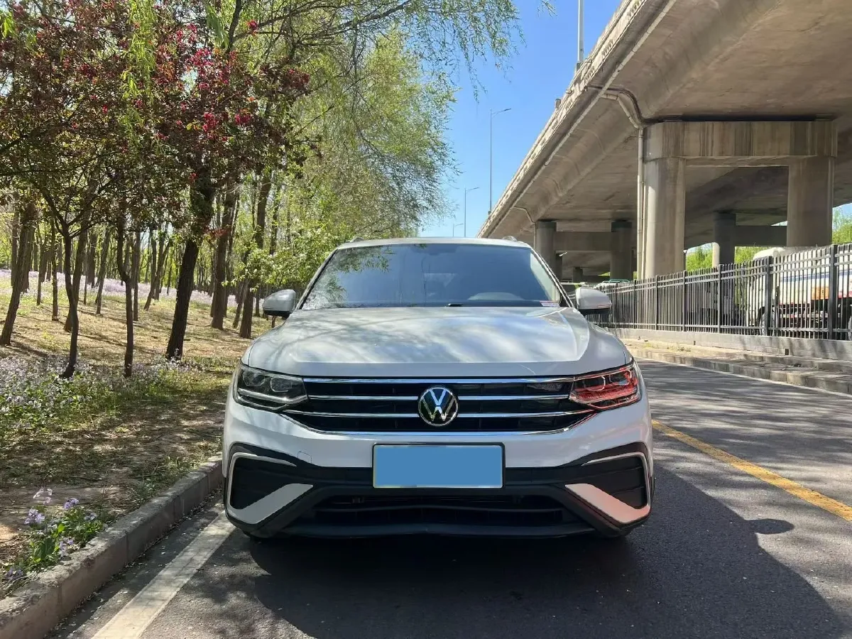 2023 Volkswagen Tiguan L 1.5T 160HP L4 7DCT,autocango,china used car exporter,china ev exporter,chinese used car exporter,chinese used ev exporter