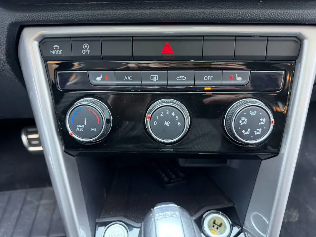 2022 Volkswagen T-Roc 1.4T 150HP L4 7DCT,autocango,china used car exporter,china ev exporter,chinese used car exporter,chinese used ev exporter