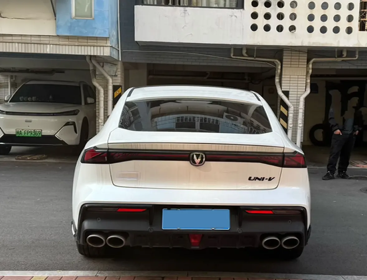 2023 ChangAn UNI-V 2.0T 233HP L4 8AT,autocango,china used car exporter,china ev exporter,chinese used car exporter,chinese used ev exporter