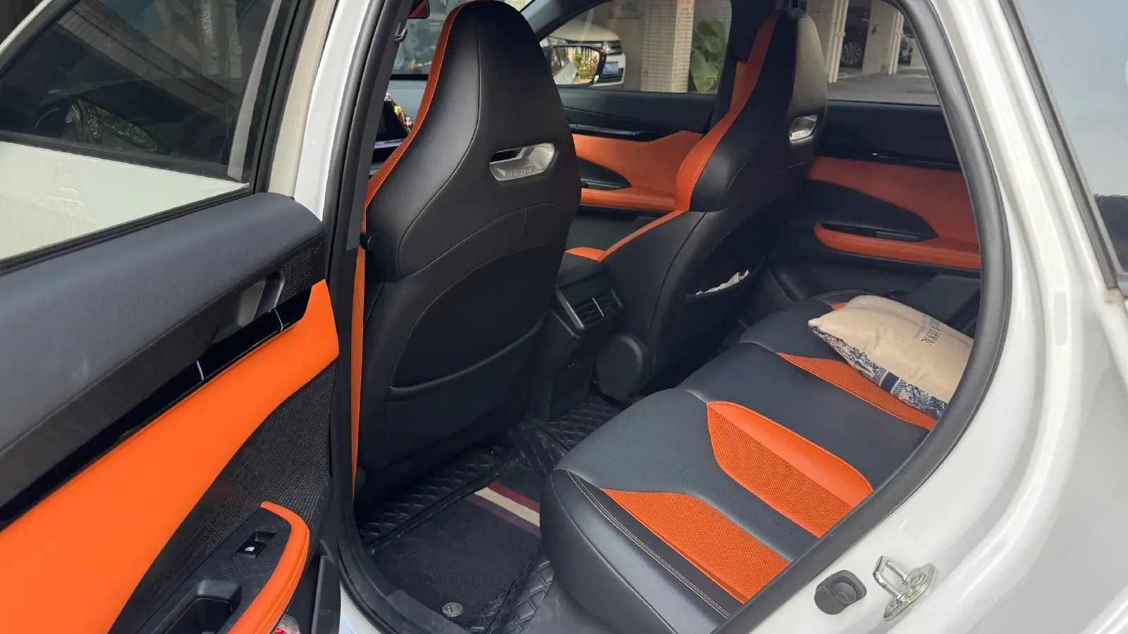 2023 ChangAn UNI-V 2.0T 233HP L4 8AT,autocango,china used car exporter,china ev exporter,chinese used car exporter,chinese used ev exporter